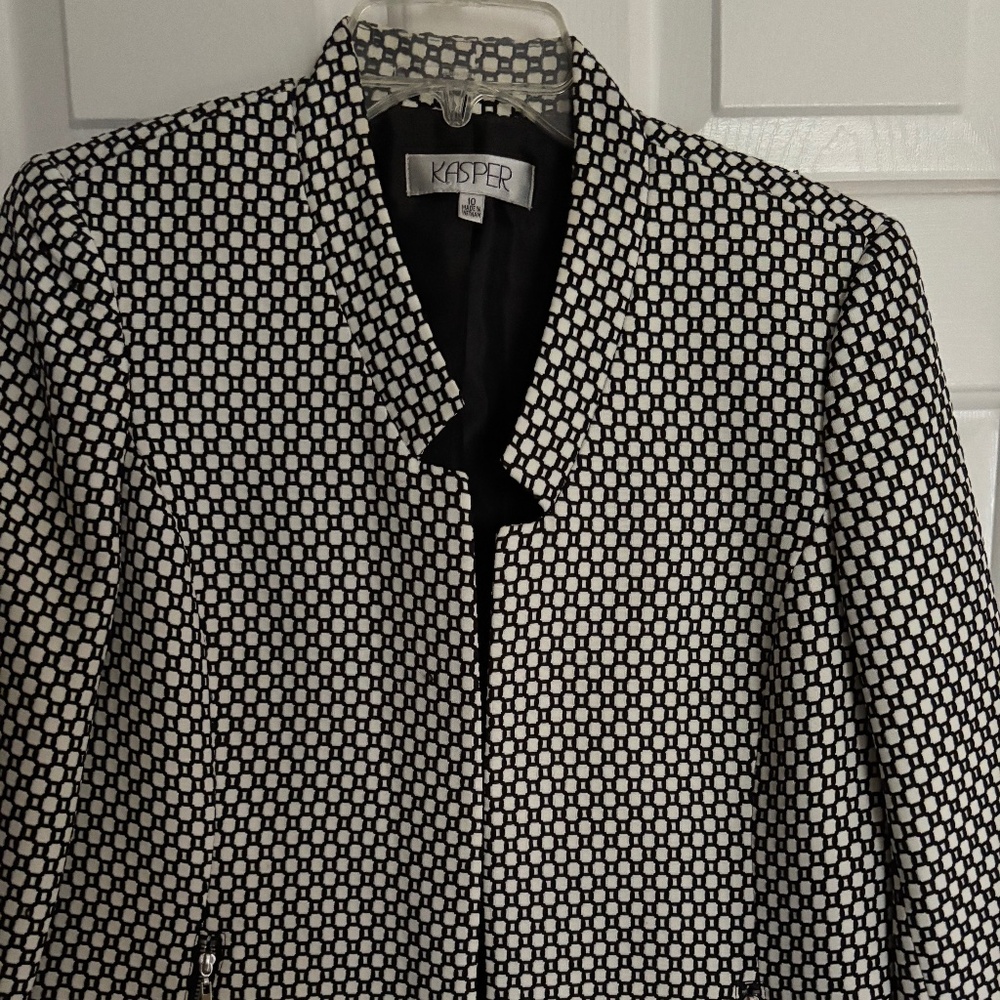Kasper Black & White Geometric Pattern  3/4 Length Sleeves Size 10